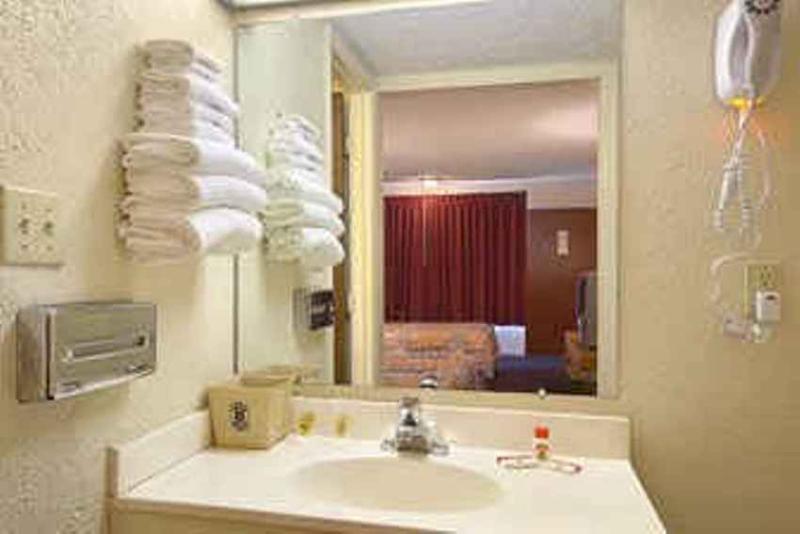 Rodeway Hotel 2*